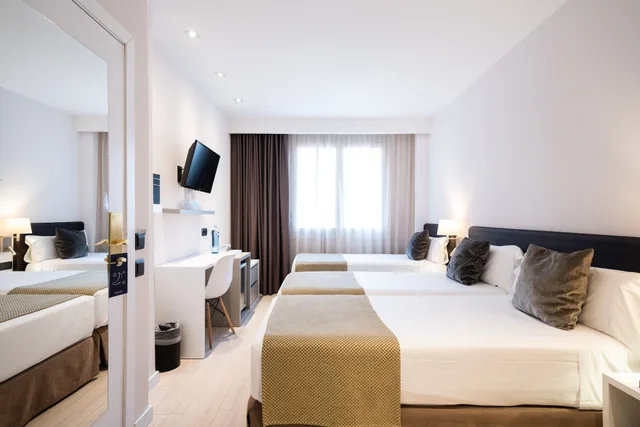 غرفة ثلاثية بسرير مزدوج وسرير فردي، Catalonia Albeniz Hotel 1/7