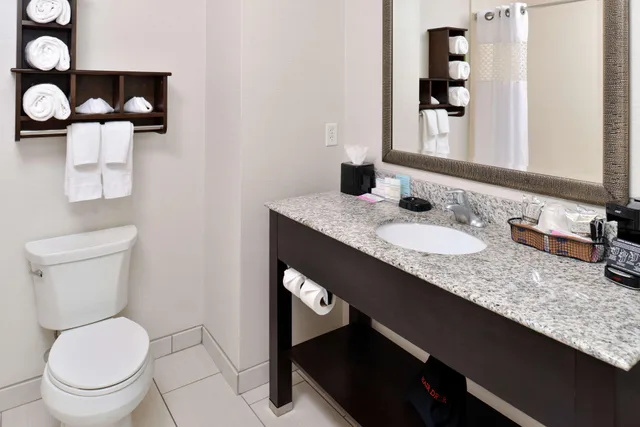 غرفة بسرير كينج، Hampton Inn Middletown OH 5/7