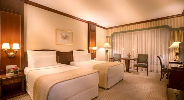 جناح تنفيذي بسرير كينج، Corniche Hotel Abu Dhabi 1/1
