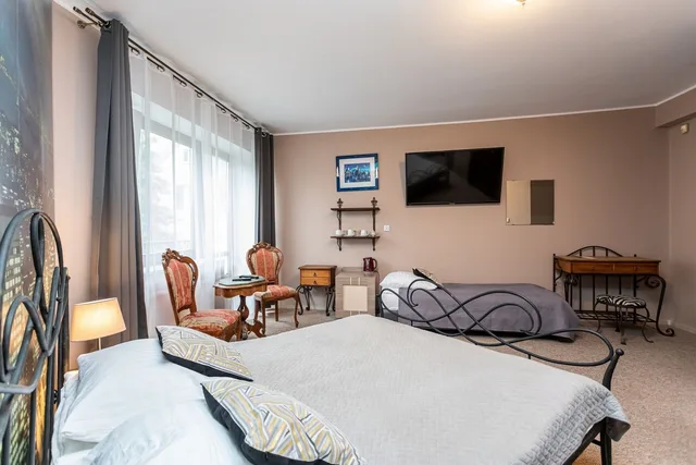 غرفة قياسية بسرير مزدوج وسرير فردي، Royal Residence 2/10