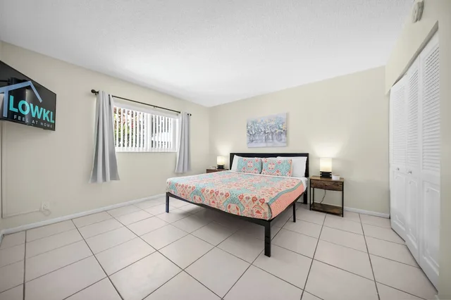 غرفة سوبيريور بسرير كينج بغرفة نوم واحدة مع أريكة بمطبخ، Coco Palms Apartments by Lowkl 1/4