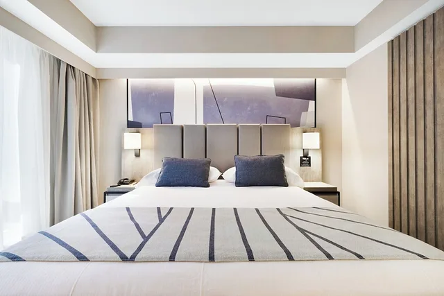 غرفة ديلوكس بسرير كينج، Riu Plaza Toronto 4/6