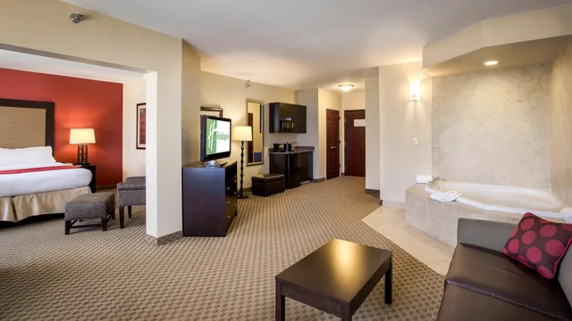 جناح، Holiday Inn Oklahoma City Airport 3/4