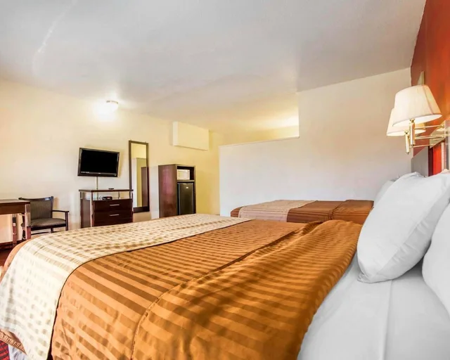 Room, 2 Queen Beds, Accessible, Rodeway Inn At Lake Powell 4/5