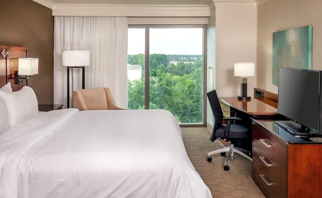 غرفة بسرير مزدوج لذوي الإعاقة، Delta Hotels by Marriott Chesapeake Norfolk 2/6