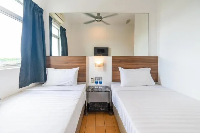 غرفة بسريرين منفصلين، Tune Hotel Danga Bay 1/6