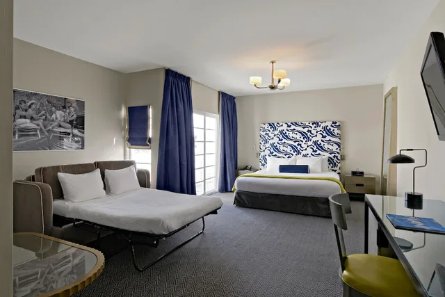 جناح جونيور بسرير كينج مع أريكة، Hotel Breakwater South Beach 1/6