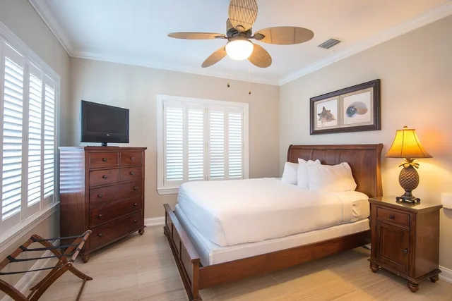 4 Bedrooms, Home, King and Twin Beds, 3 Queen Beds, with Pool، Hawks Cay Resort 3/5