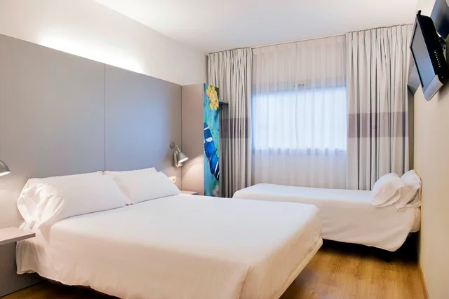 غرفة قياسية ثلاثية، B&B HOTEL Girona 2 2/3