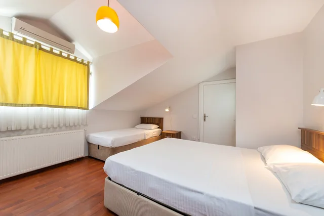 2 Bedrooms, Apartment, 1 Double and 4 Single Beds, Dualis Hotel 1/9