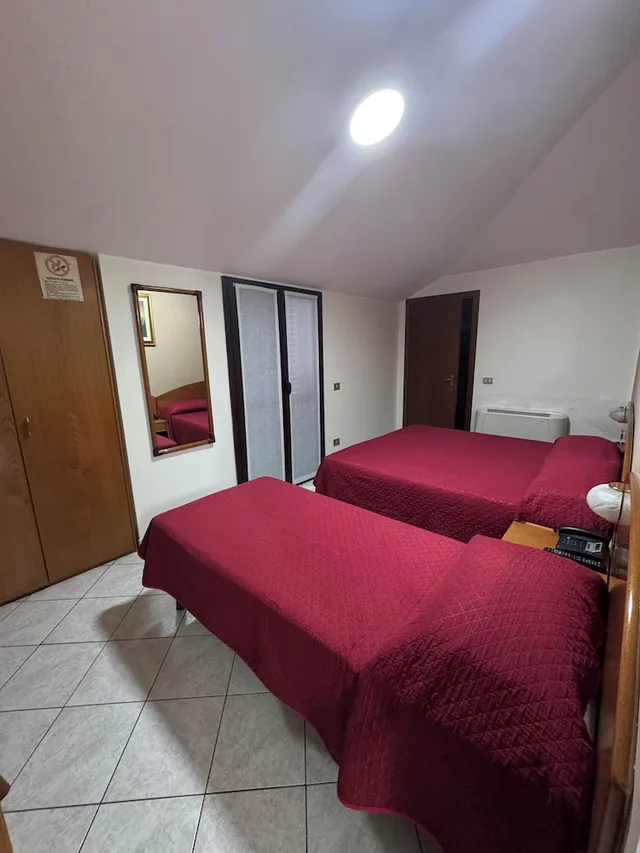 غرفة ثلاثية بثلاثة أسرّة، Hotel La Caravella 2/6