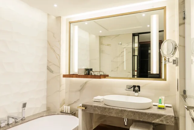 غرفة ديلوكس بسرير مزدوج أو سريرين منفصلين، Le Meridien Dubai Hotel and Conference Centre 2/2