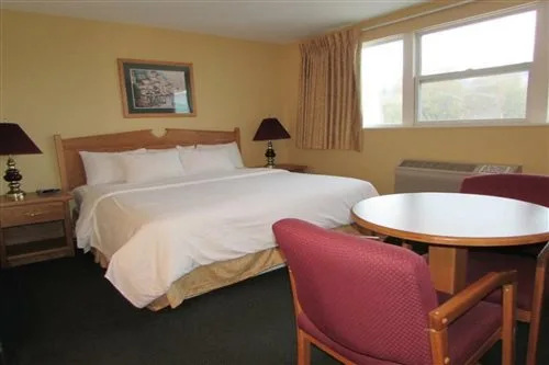 غرفة بزنس بسرير كينج، Days Inn by Wyndham Penticton Conference Centre 1/1