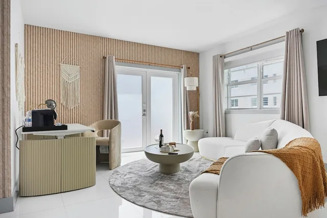 City, Penthouse, King Bed, Sofa، The One50 Hotel 5/8