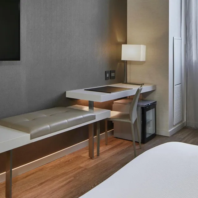 Room, King Bed, Sofa, Bathtub, Accessible, AC Hotel by Marriott Miami Aventura 6/9