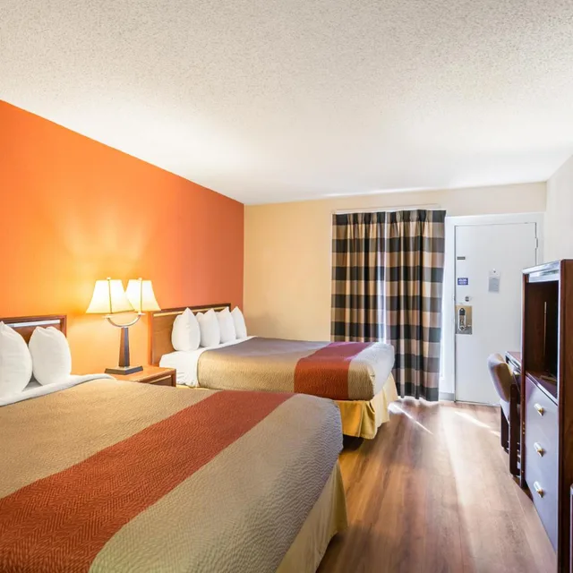 2 Queen Beds - Non-Smoking, Micfridge، Motel6 Butte, MT - Historic City Center 5/10