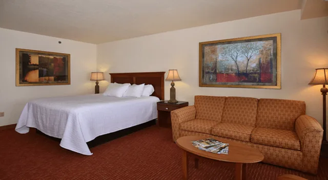 غرفة بسرير كينج، Slopeside Hotel at Seven Springs Resort 2/3