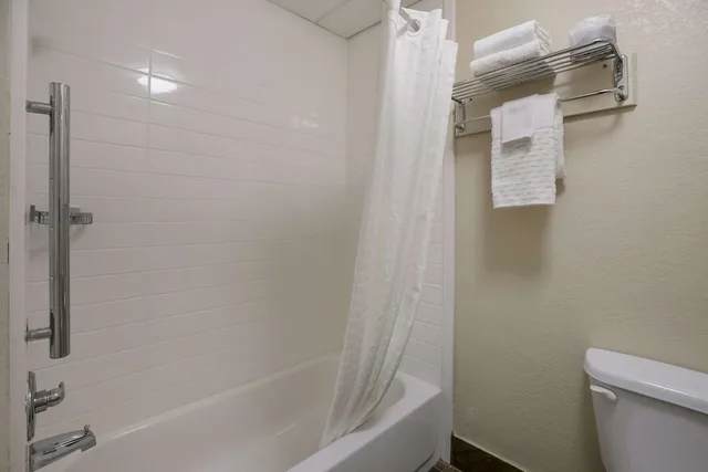 غرفة بسريرين كوين بشرفة، Best Western Milton Inn 7/7