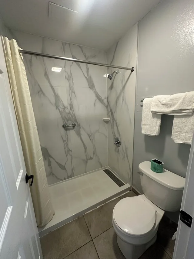 Standard, 2 Double Beds, Smoking, Key West Inn Clanton 5/5