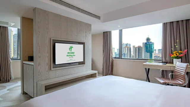 غرفة بريميوم بسرير كينج بإطلالة على المدينة، Holiday Inn Kunming City Centre 1/5