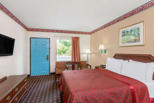 غرفة بسرير كوين للمدخنين، Days Inn By Wyndham North Columbia Ft Jackson 2/4
