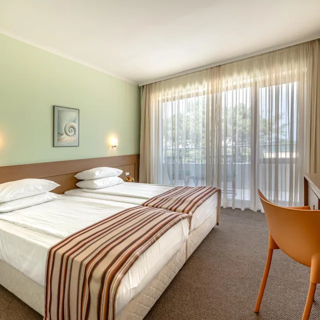 غرفة بسرير مزدوج أو سريرين منفصلين بشرفة، Jeravi Hotel 4/10