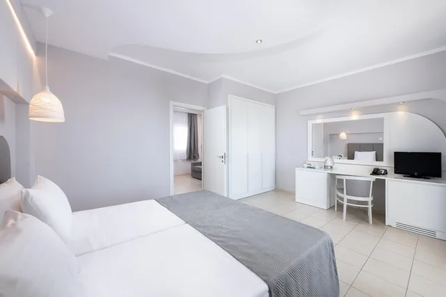 جناح جونيور بإطلالة على البحر، Alexandros Palace Hotel and Suites 2/10