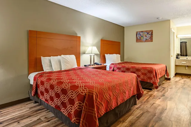 غرفة قياسية بسريرين مزدوجين، Econo Lodge Athens I-65 2/6