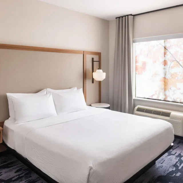 غرفة عائلية بغرفة نوم واحدة مع أريكة، Fairfield Inn & Suites West Kelowna 1/4