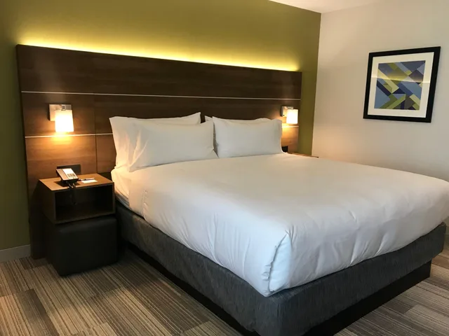 غرفة بسرير كوين لذوي الإعاقة، Holiday Inn Express Hotel Suites Pasadena Colorado Boulevard 1/2