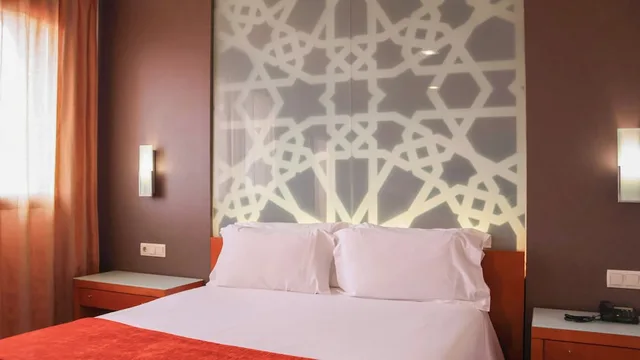 غرفة قياسية بسرير كينج، Hotel Granada Palace Affiliated by Melia 3/4