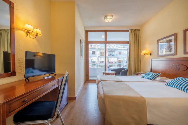 Family, Double Bed, Leonardo Hotel Torremolinos Costa del Sol 2/7