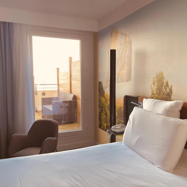 غرفة بريفيليج بسرير كينج بشرفة، Novotel Bordeaux Centre Gare Saint Jean 1/4