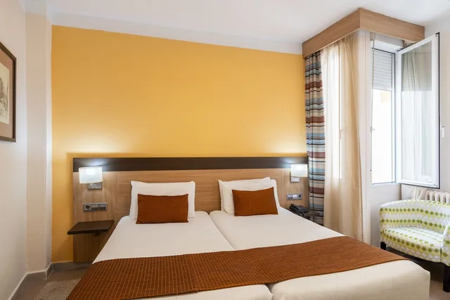 غرفة قياسية بسرير كوين، Hostal Ballesta 3/10