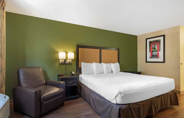 Studio, King Bed, Extended Stay America Atlanta - Morrow 3/5