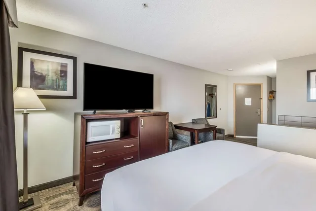 جناح بحوض جاكوزي، Red Lion Inn & Suites Sequim 1/4