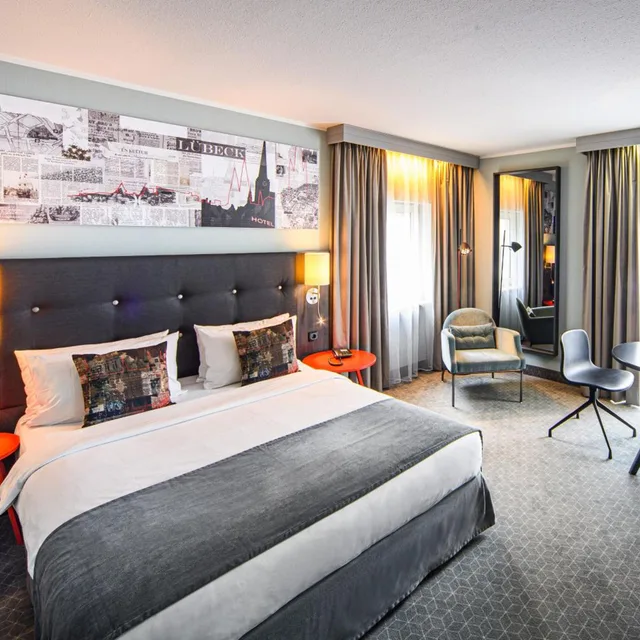 غرفة قياسية بسرير كينج وسرير كوين، Holiday Inn Luebeck 6/8