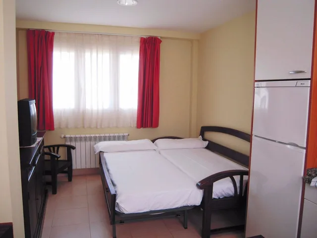 شقة ديلوكس بسريرين منفصلين بغرفة نوم واحدة مع أريكة، Apartamentos Playa de Toro 3/5