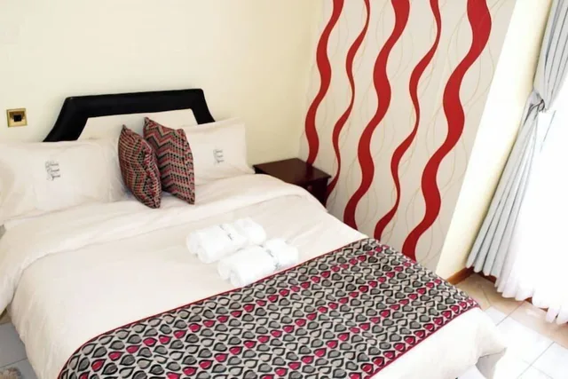 suite, Davis Court Nyeri 2/4