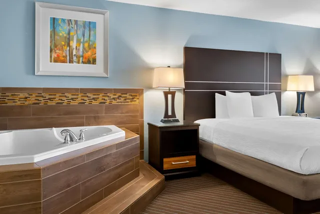 غرفة بسرير كينج بجاكوزي، Best Western Newport Inn 2/4