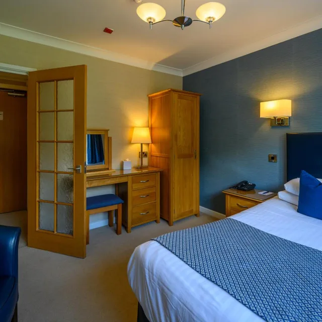 غرفة بسرير مزدوج بإطلالة على البحر بشرفة، Trefeddian Hotel 2/5