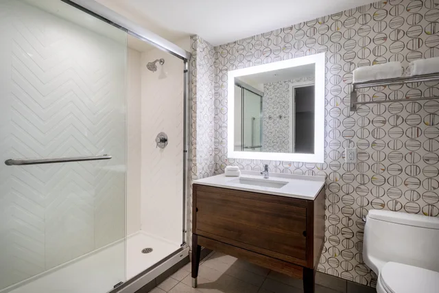 غرفة قياسية بسرير كينج، Holiday Inn Long Island - Islip Arpt East 5/5