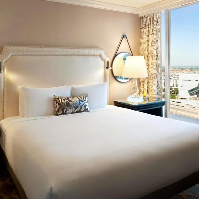 جناح سيغنتشر بسرير كينج بإطلالة على المدينة، Fairmont Dallas 1/2