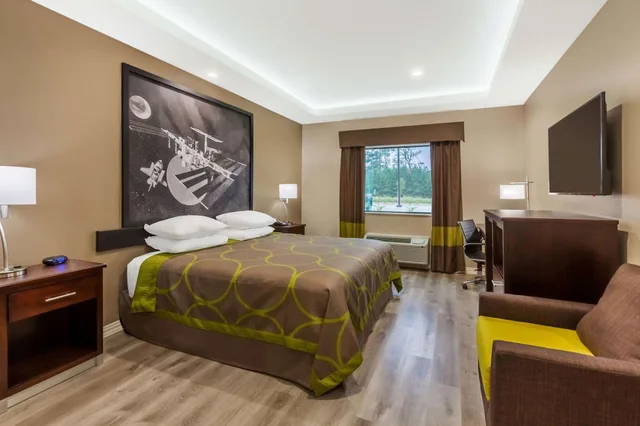 غرفة قياسية بسرير كينج لذوي الإعاقة، Super 8 By Wyndham Kingwood Houston North 1/4