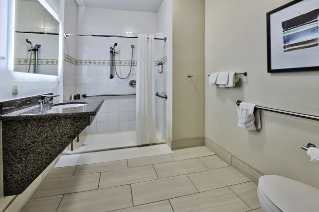 جناح استوديو بسرير كوين لذوي الإعاقة، Staybridge Suites Albuquerque Airport 2/2