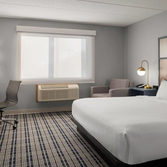 Room, King Bed, Bathtub, Accessible, AmericInn by Wyndham Grand Forks 1/4