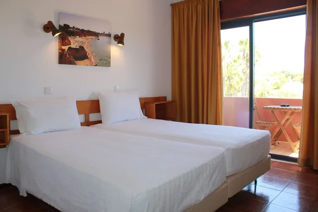 غرفة قياسية بسريرين منفصلين بشرفة، Hotel Alcaide 2/3