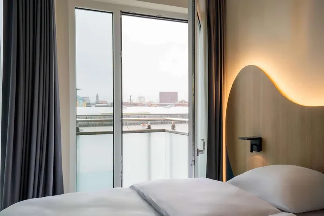 Design, Double Bed, Balcony، Prize by Radisson Dresden-Mitte 4/6