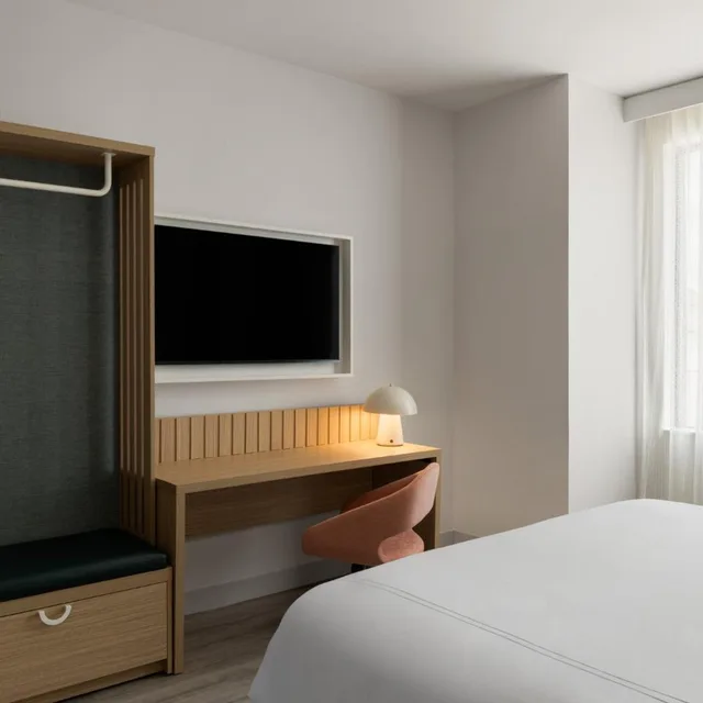 Premium, King Bed, Peloton، Even Hotel Orlando Universal Blvd By Ihg 4/7