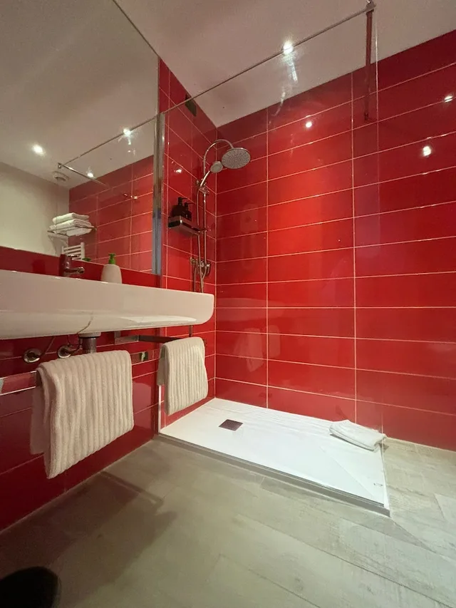 غرفة كلاسيكية ثلاثية بسرير كينج وسرير فردي بغرفة نوم واحدة، Blue Shades Aparthotel 8/8
